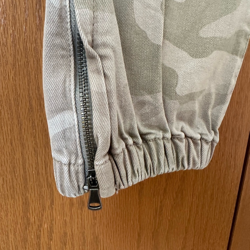 PAIGE Light Gray-Green Camo Cropped Mayslie Joggers - Picture 4 of 7